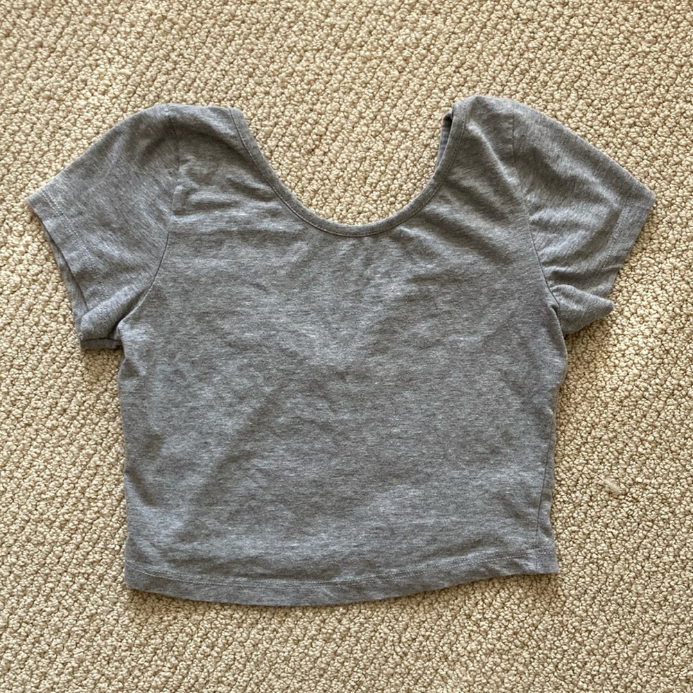 Brandy Melville Grey Crop Top Shirt Scoop Neck Fitted Baby Tee T-Shirt One Size
